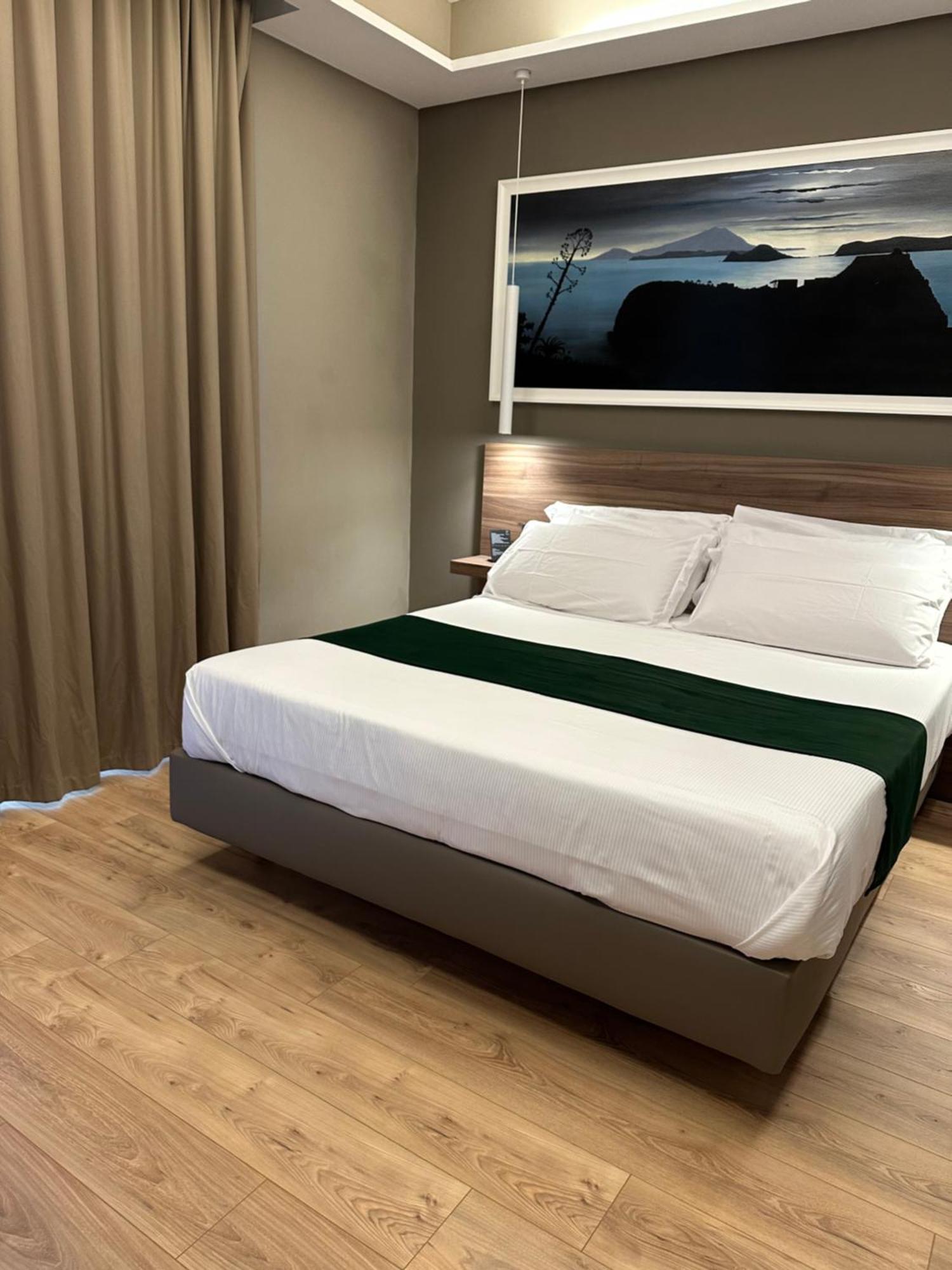 7Th Floor Suite Neapol Zewnętrze zdjęcie